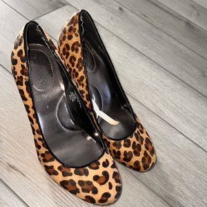 Leopard pumps!